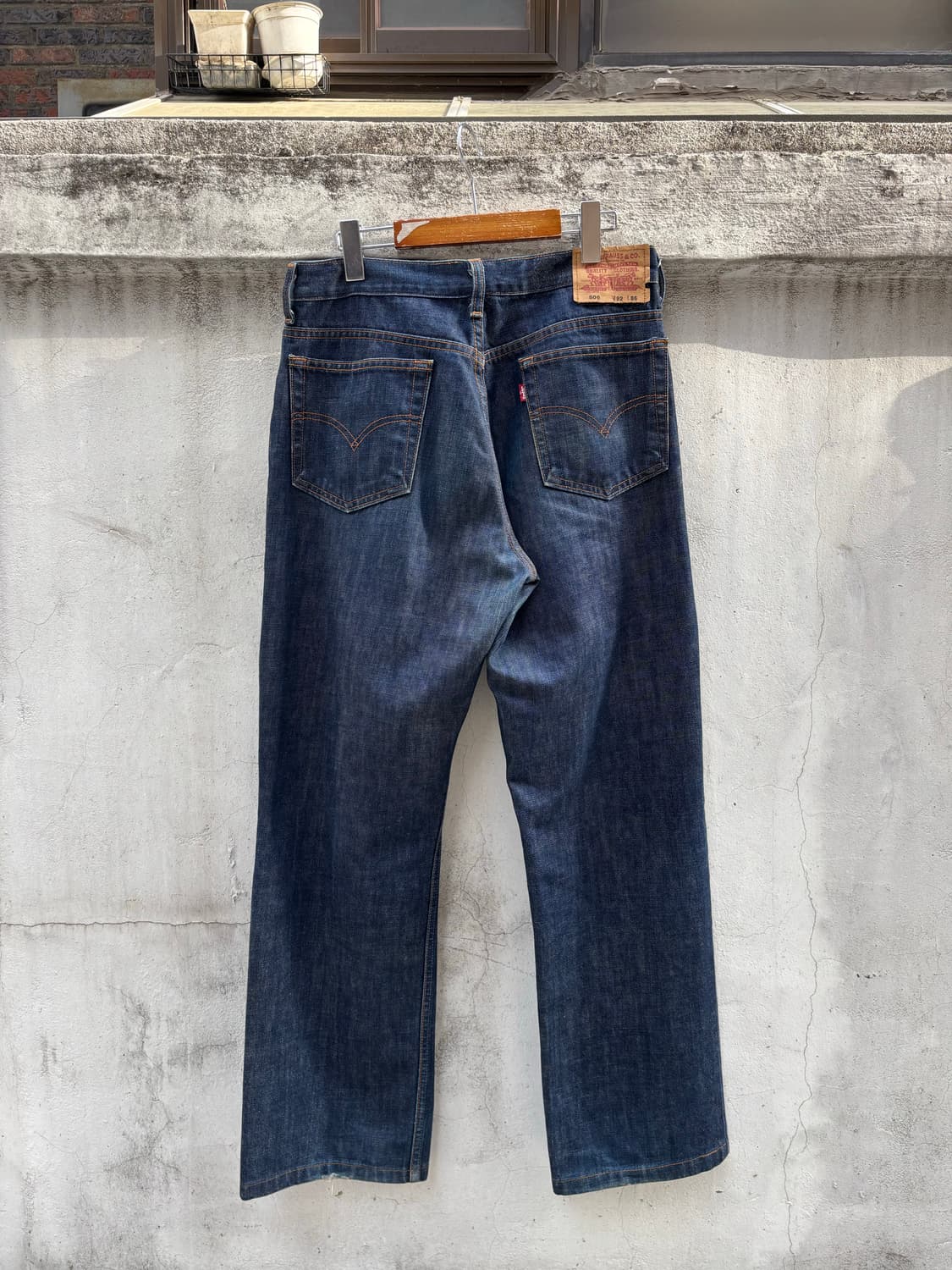 Levis 506 Straight Fit Jeans 상품이미지1
