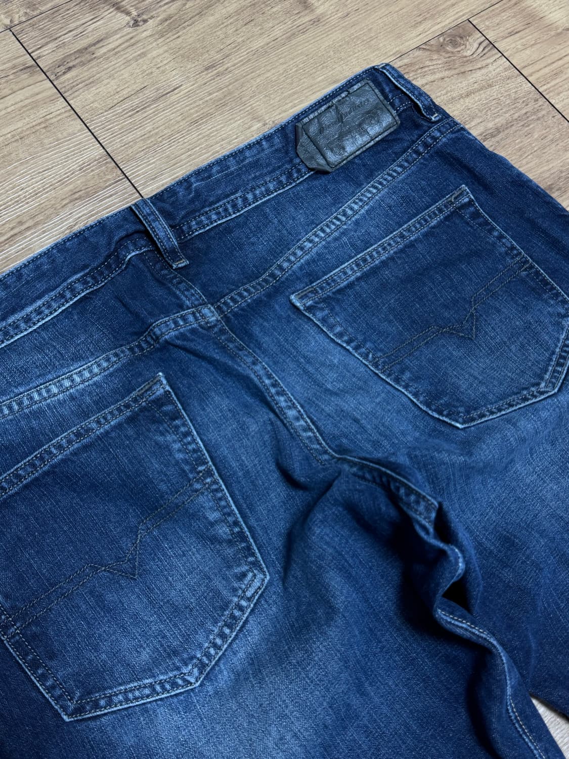 [34]Diesel 디젤 BUSTER 슬림 스트레이트 데님 팬츠 상품이미지6