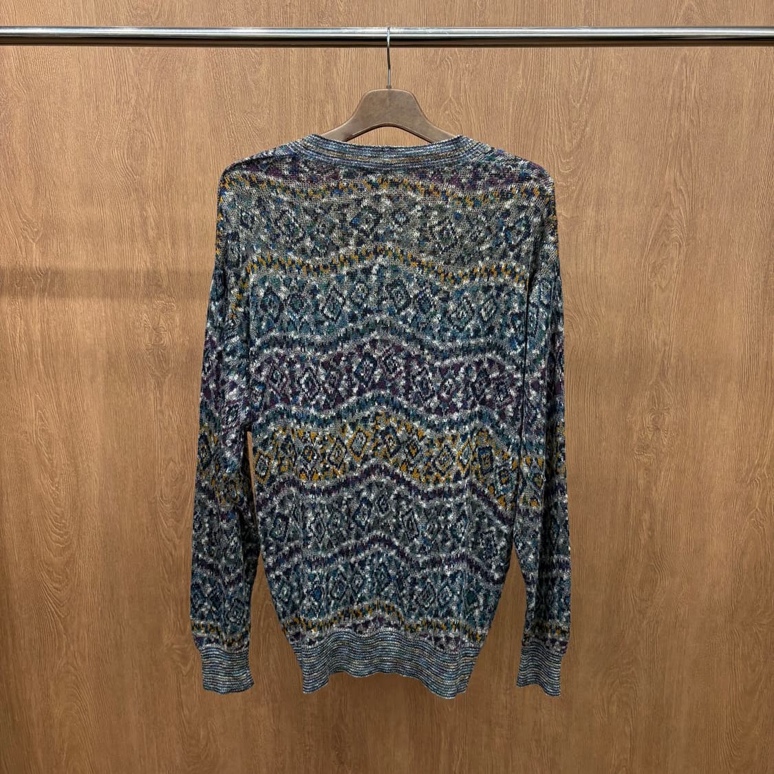 미쏘니 스포츠 브이넥 긴팔 니트 가디건 자카드 패턴 디테일 루즈핏 차콜 상품이미지3