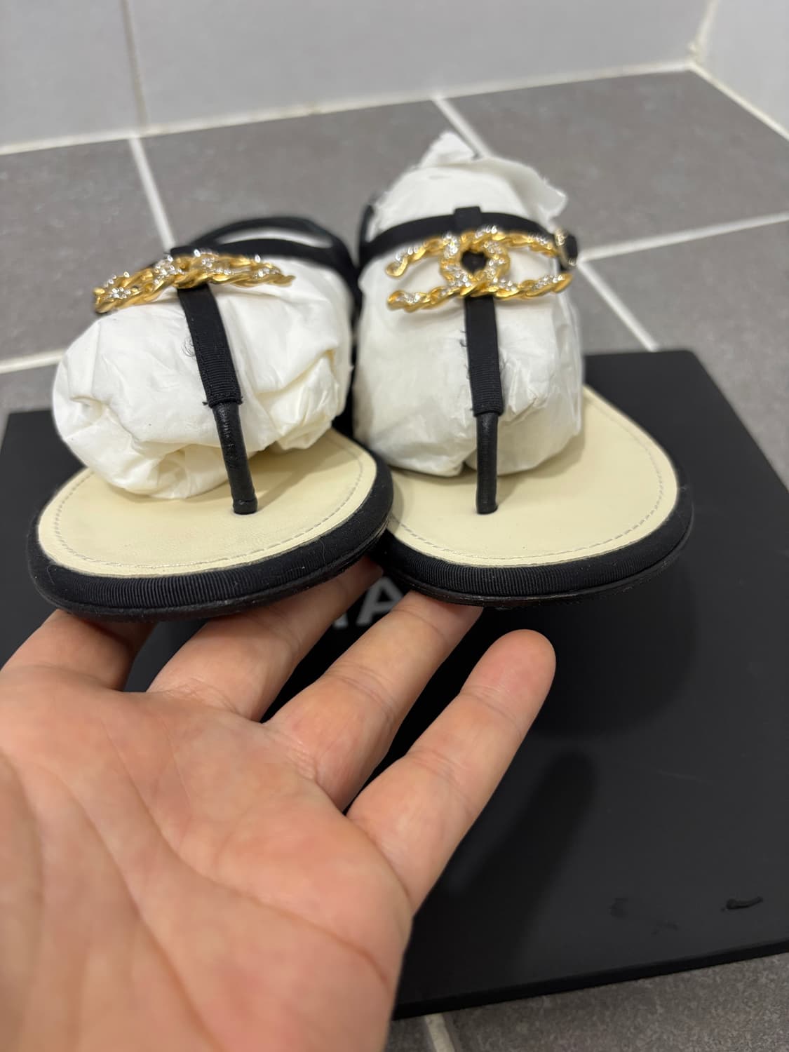 정품)샤넬 CC 로고 쪼리샌들 상품이미지4