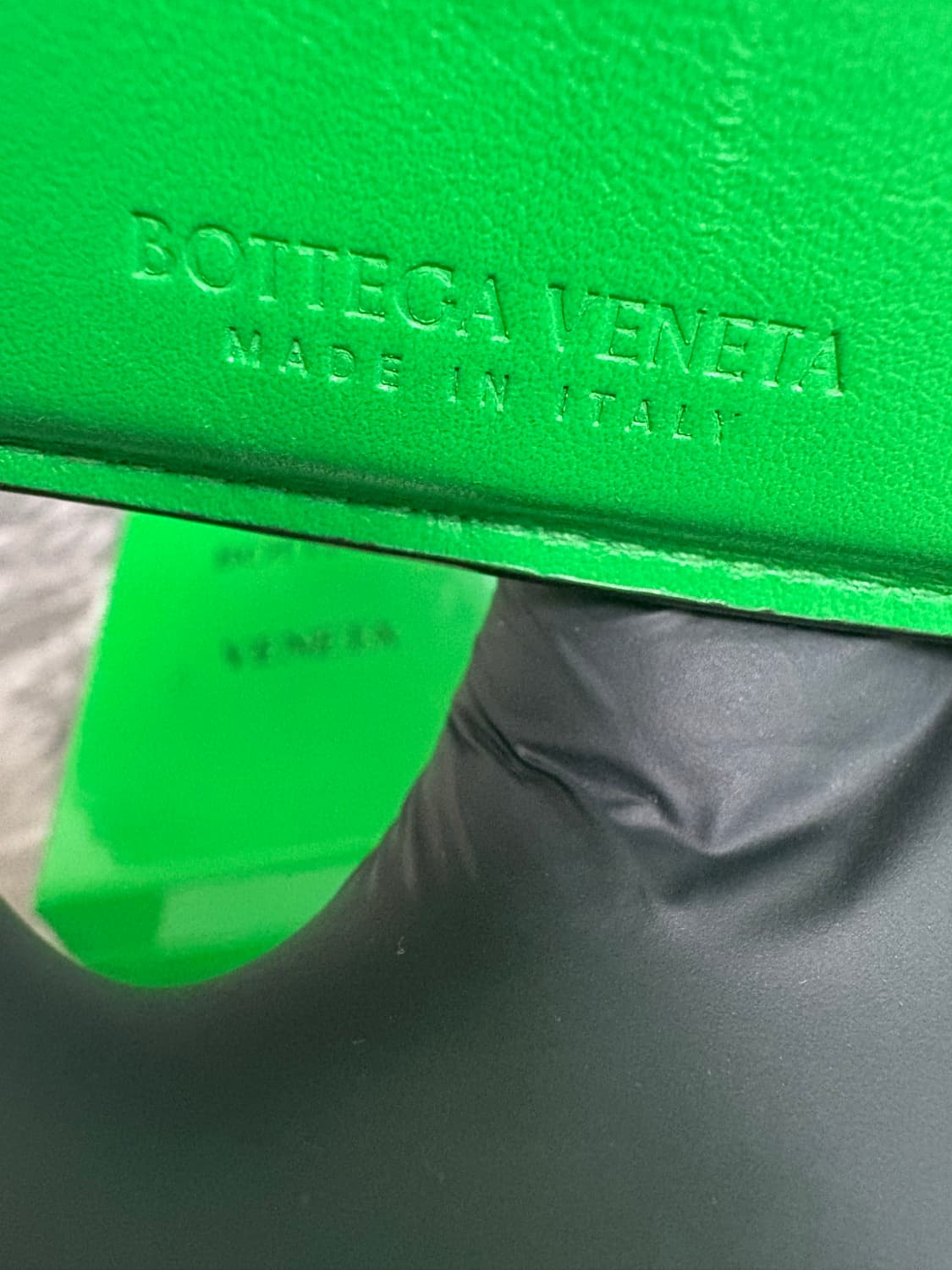 보테가베네타 맥시 카세트 투톤 반지갑 상품이미지5