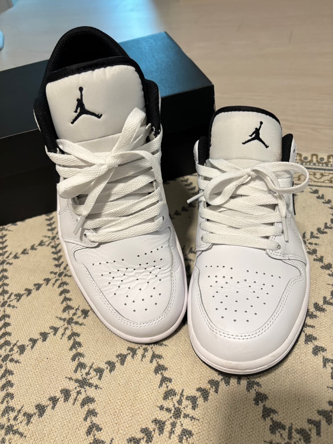 나이키 에어 조던 1 로우 화이트 블랙 250 상품이미지1