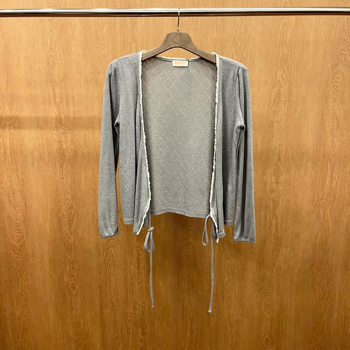 빔즈 보이 긴팔 가디건 프릴 컷오프 웨이스트 스트랩 디테일 그레이 상품이미지2