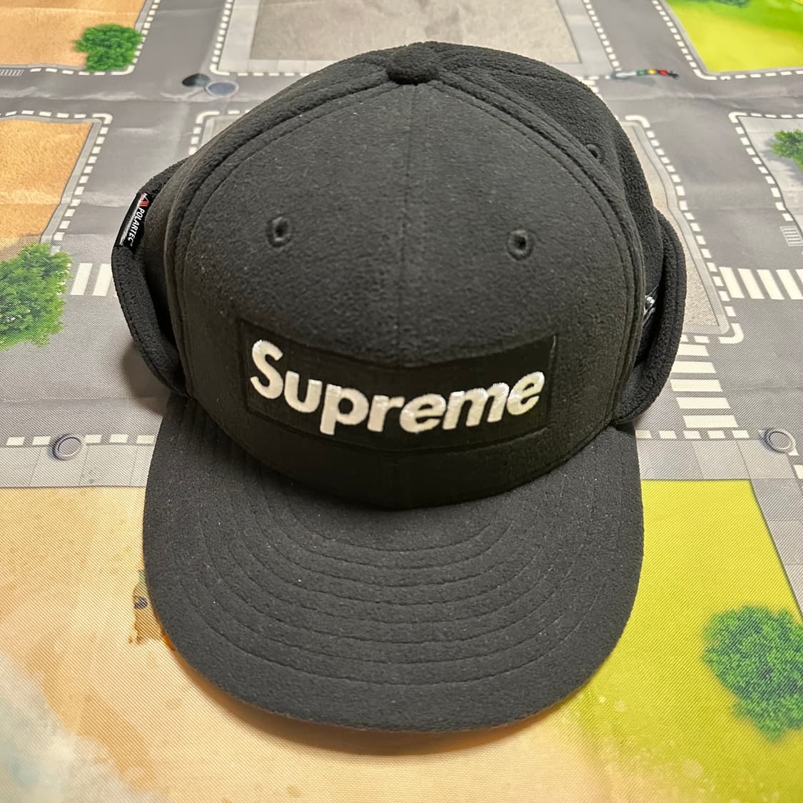 슈프림 폴라텍 이어플랩 뉴에라 블랙 7 1/4 상품이미지2