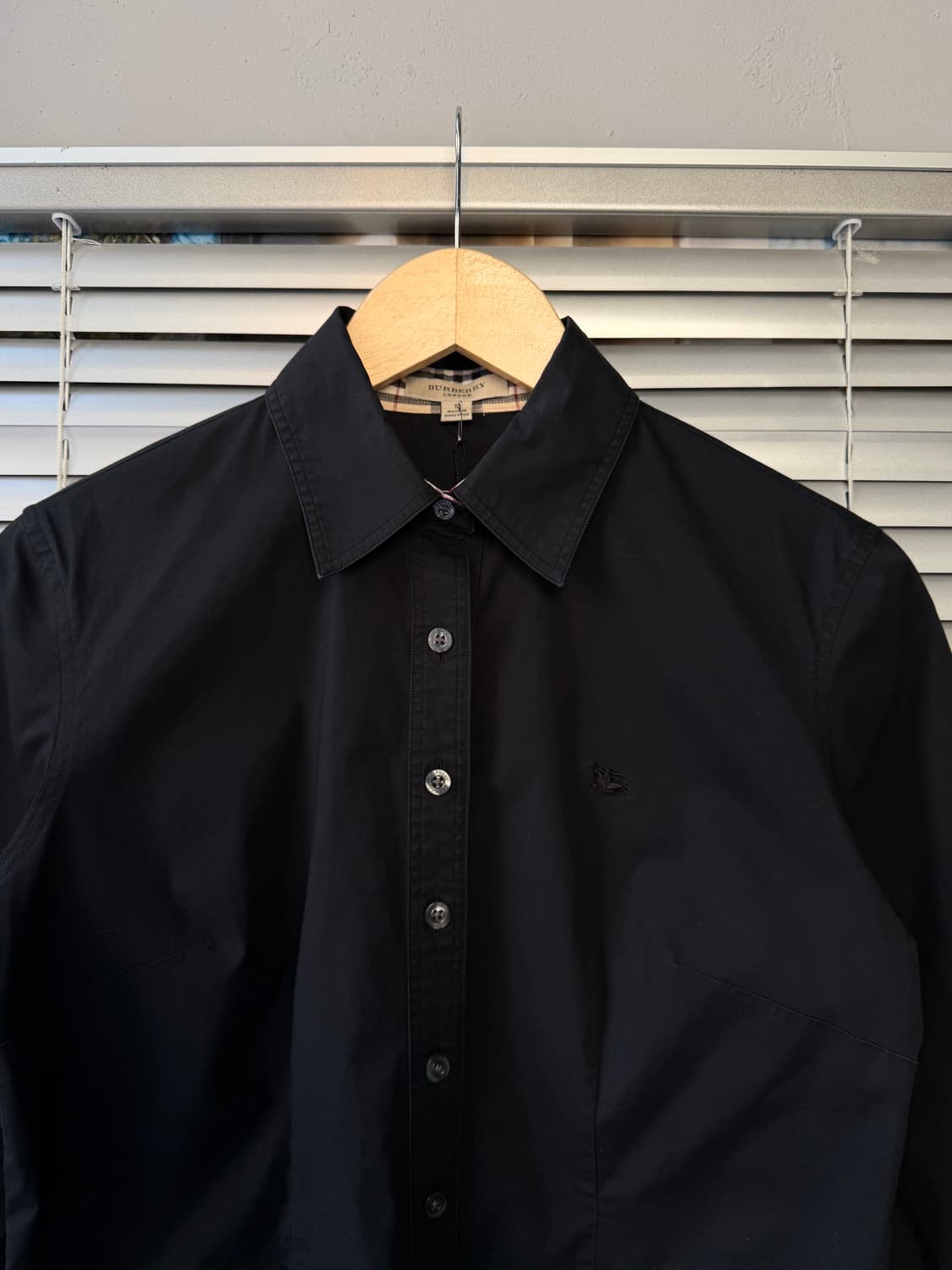 BURBERRY women's black crop shirt 상품이미지3