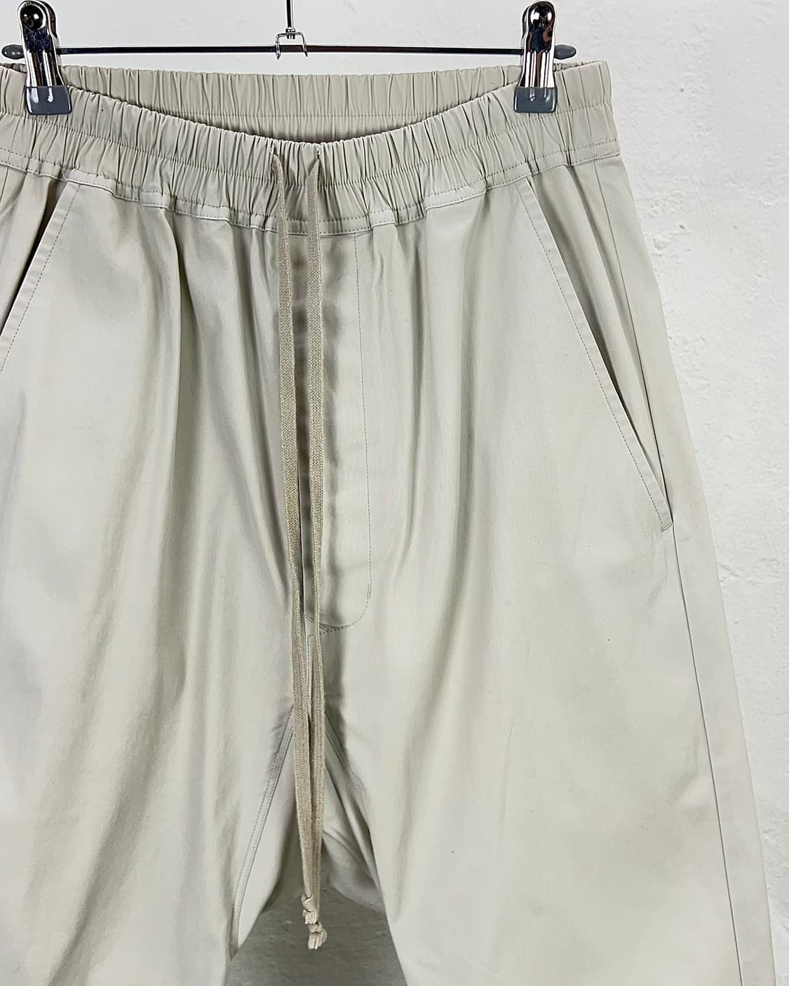 릭오웬스 21ss 베이지 코튼 드로스트링 크롭 카고 팬츠 상품이미지3