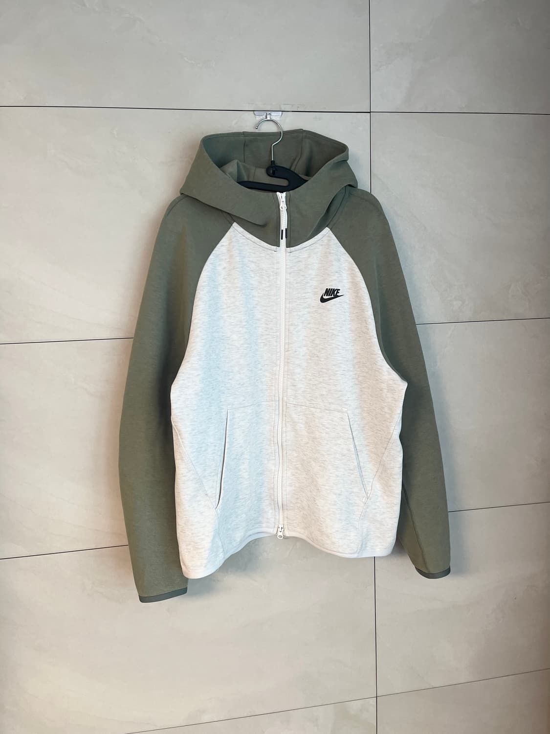 [2XL] 나이키 테크팩 후드집업 카키/아이보리 화이트 판매합니다.

사 상품이미지2