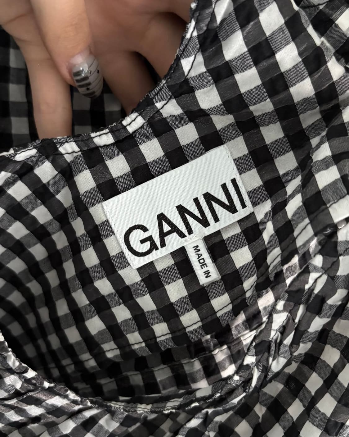 Ganni 가니 블랙 컬러 깅엄체크 슬리브리스 상품이미지3