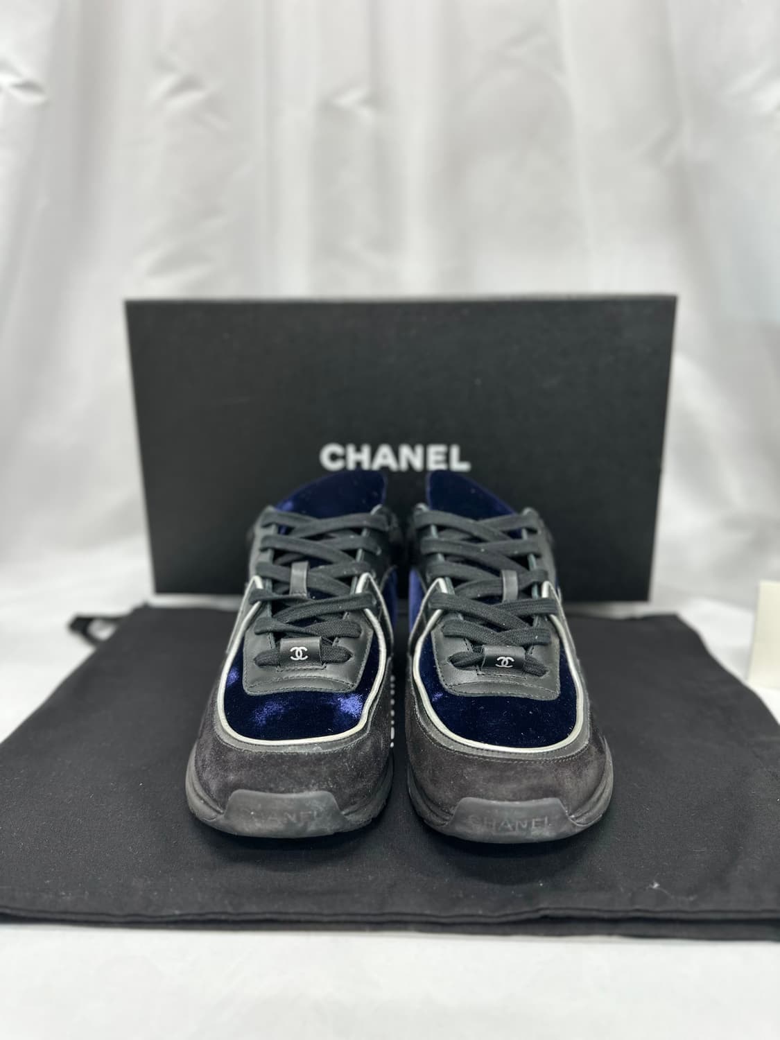 [정품] 샤넬 CC로고 벨벳 메탈릭 트레이너 스니커즈 36.5사이즈 상품이미지3