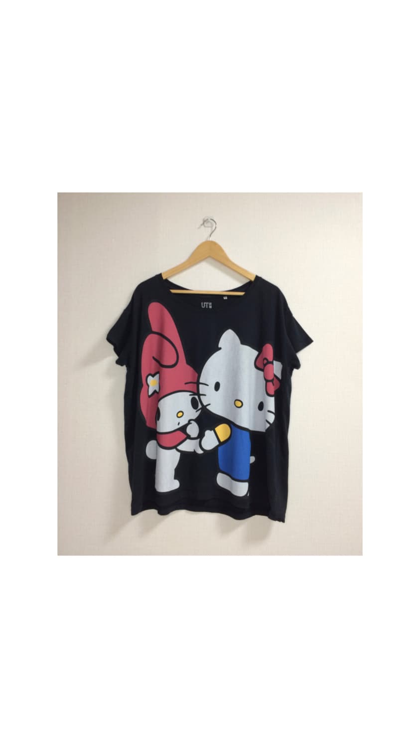 유니클로 x 헬로키티 빅 프린팅 블랙 반팔 상품이미지1