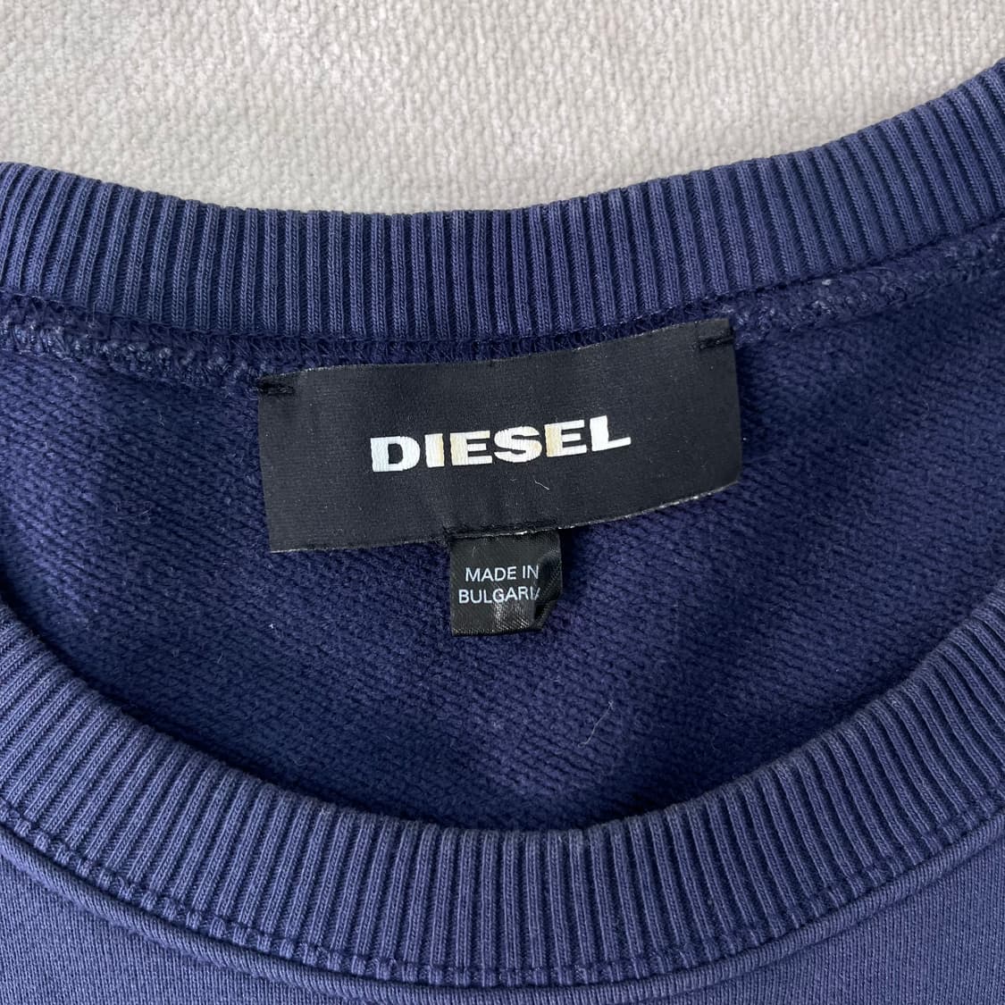 100 디젤 엠보스드 로고 맨투맨 상품이미지3