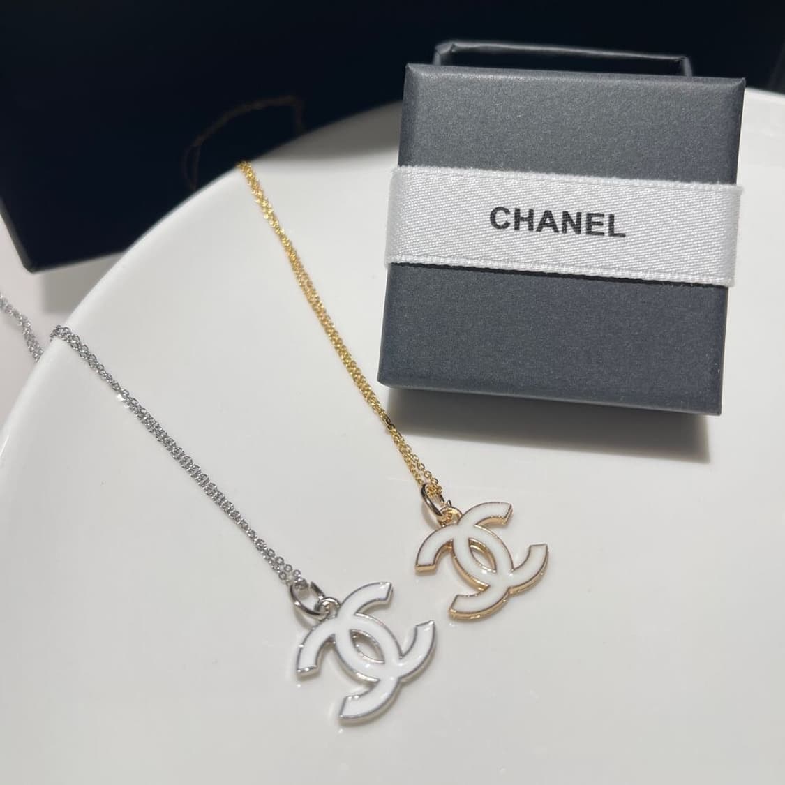 샤넬 빅 로고 에폭시 목걸이 상품이미지4