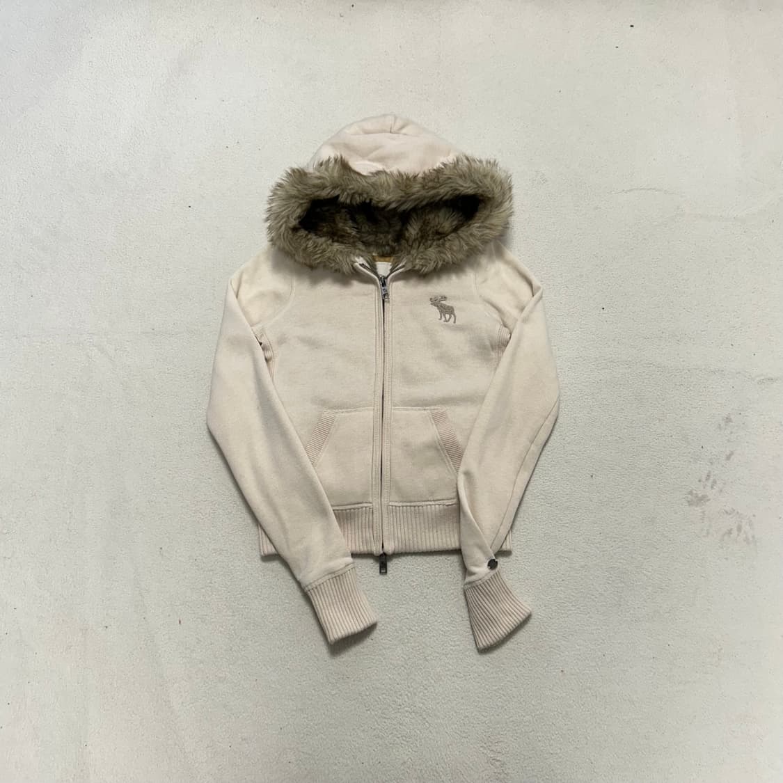 Abercrombie Wolf Logo Zip Hoodie 상품이미지4