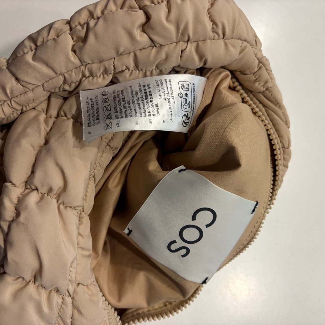 코스 퀼티드 숄더백 베이지 토트백 상품이미지4