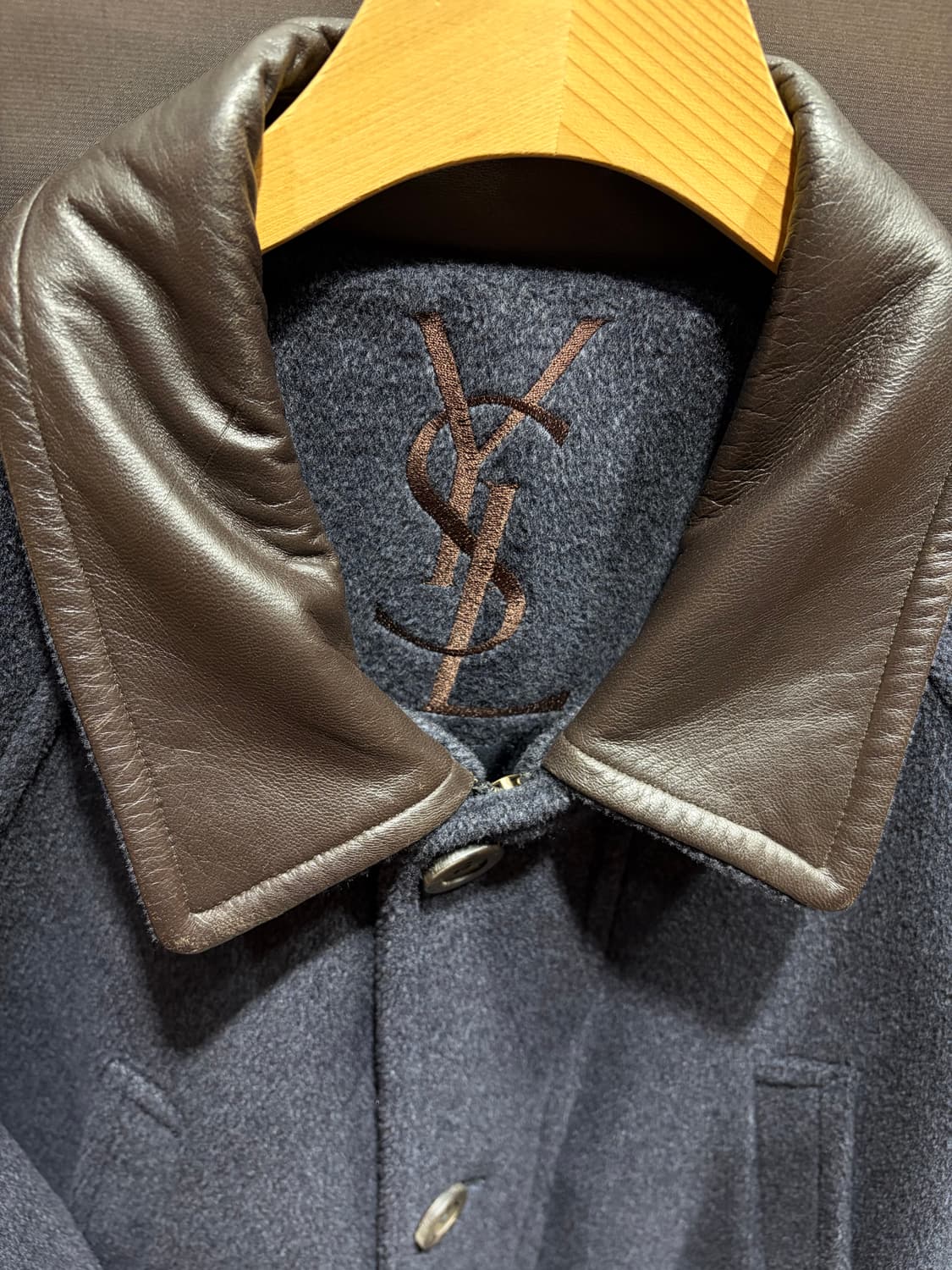 L YSL 입생로랑 레더카라 투포켓 블루그레이 미들코트 상품이미지5