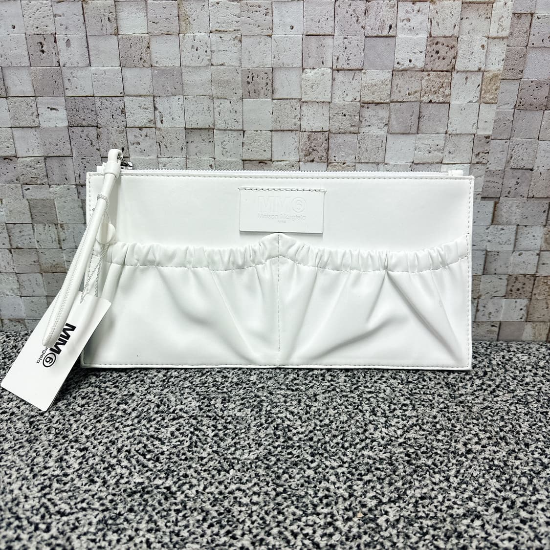 마르지엘라 여성 화이트 손목스트랩 스퀘어 클러치 80% 상품이미지1