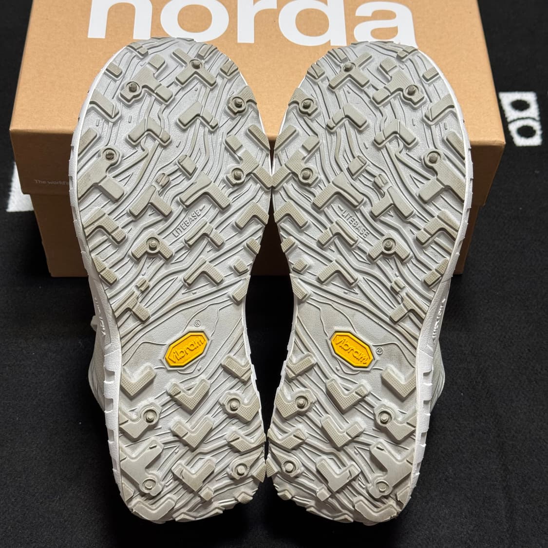 [270] 노다 001 화이트 실버 norda 001 상품이미지8