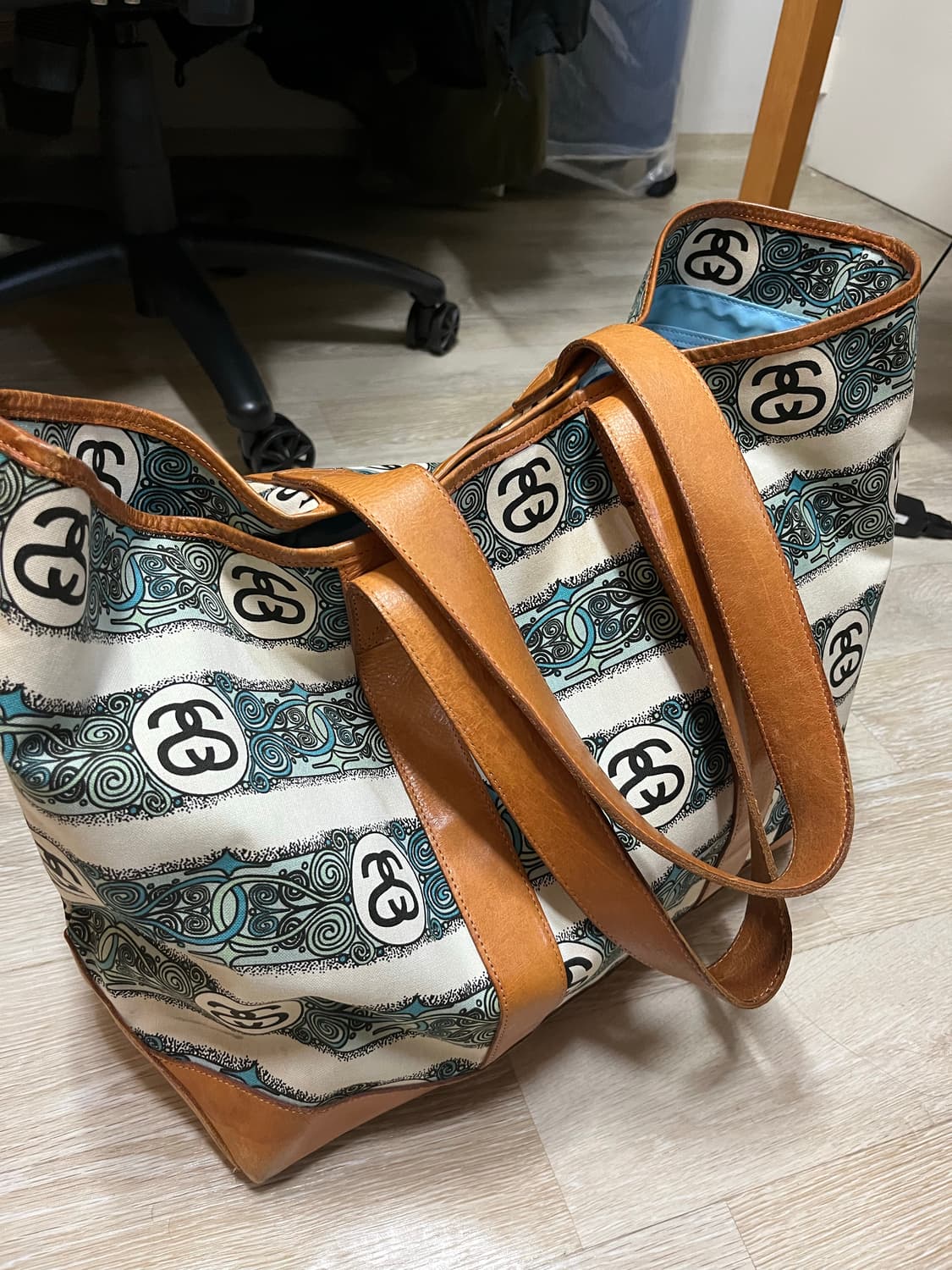 스투시x포터 콜라보 토트백 사이즈 큽니다. 상품이미지1