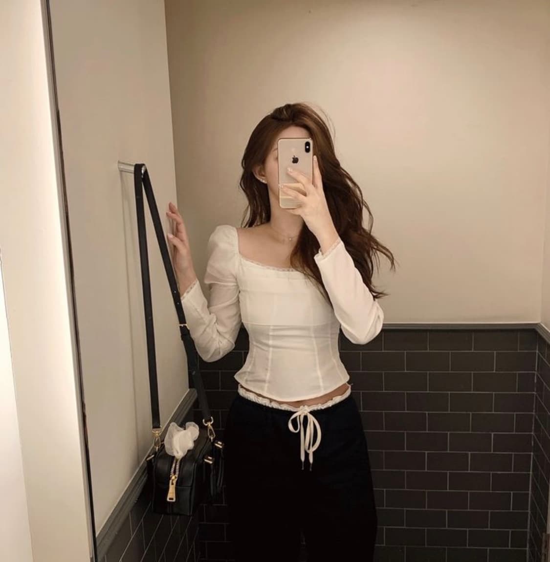 제니오 클린스퀘어 레이스 블라우스 상품이미지1