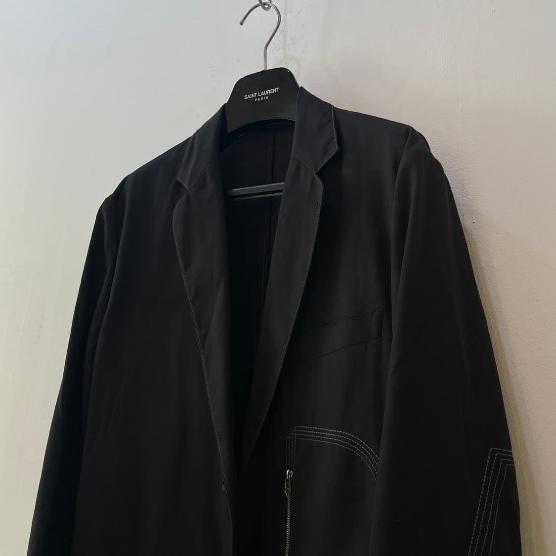 에르메스 24ss 스티치 지퍼 포켓 블레이져 상품이미지4