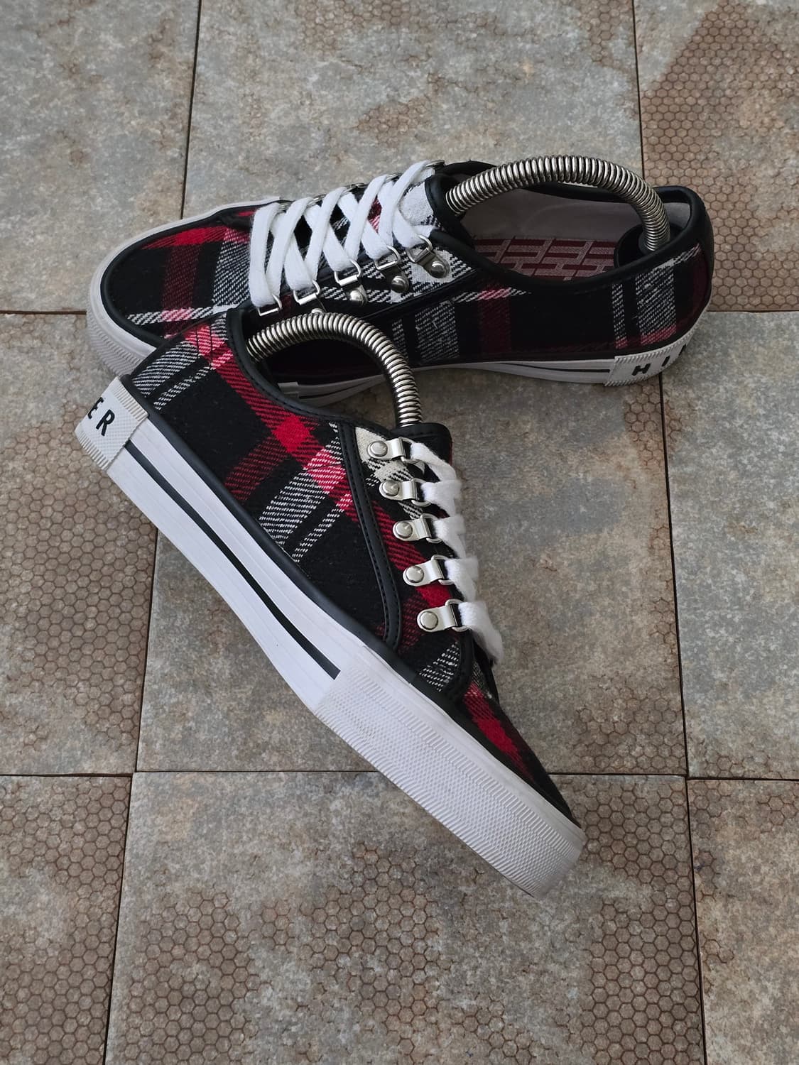 (230)타미힐피거 힐 체크 스니커즈 상품이미지4