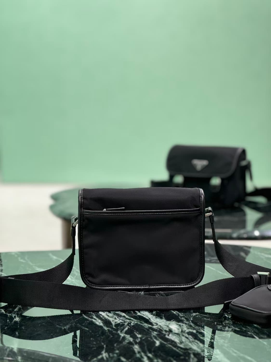 프라다 리나일론 앤 사피아노 레더 숄더백 블랙 상품이미지2