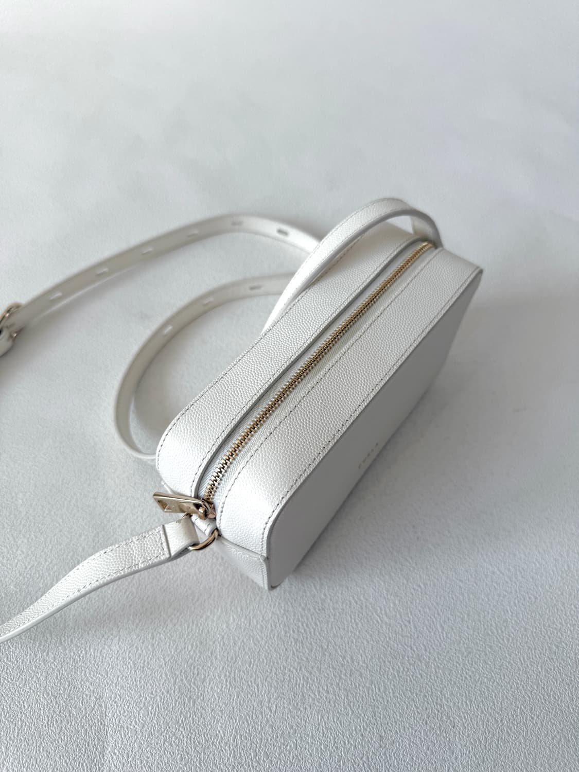 훌라(FURLA) 캐비어 레더 크로스백 상품이미지3