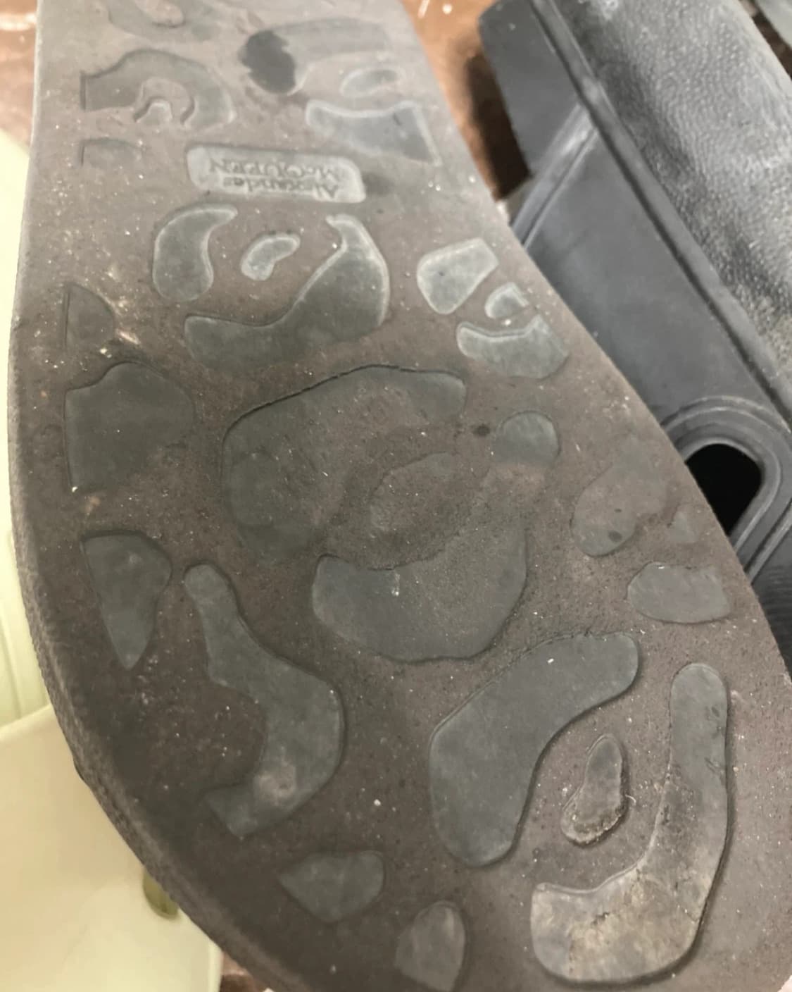 알렉산더맥퀸 오버솔 230 슬리퍼 싸게 상품이미지2