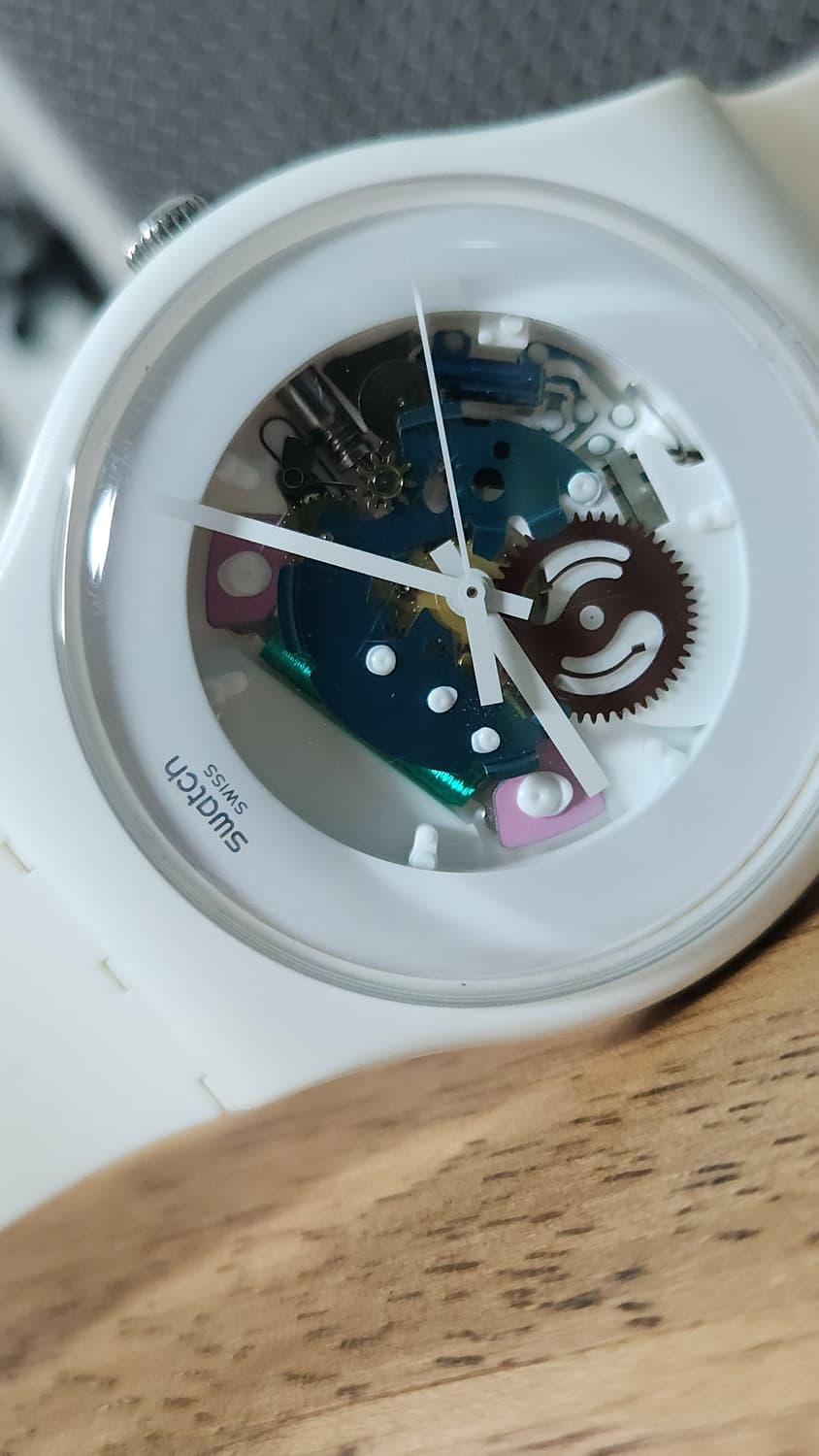 # 스와치 스켈레톤 투명 다이얼 뉴젠트 시계 급처 상품이미지9