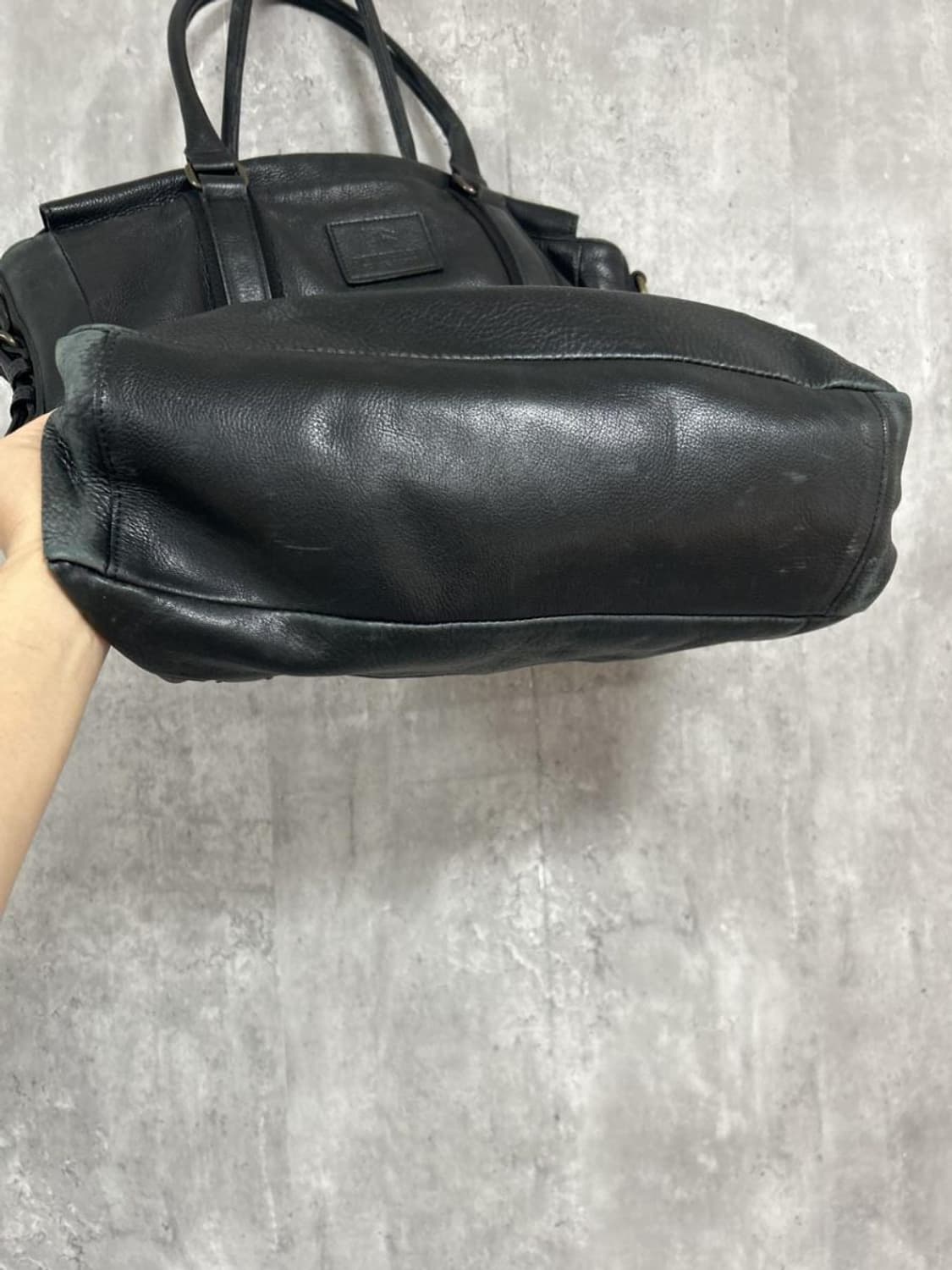 버버리 블랙 소가죽 토트백 상품이미지5