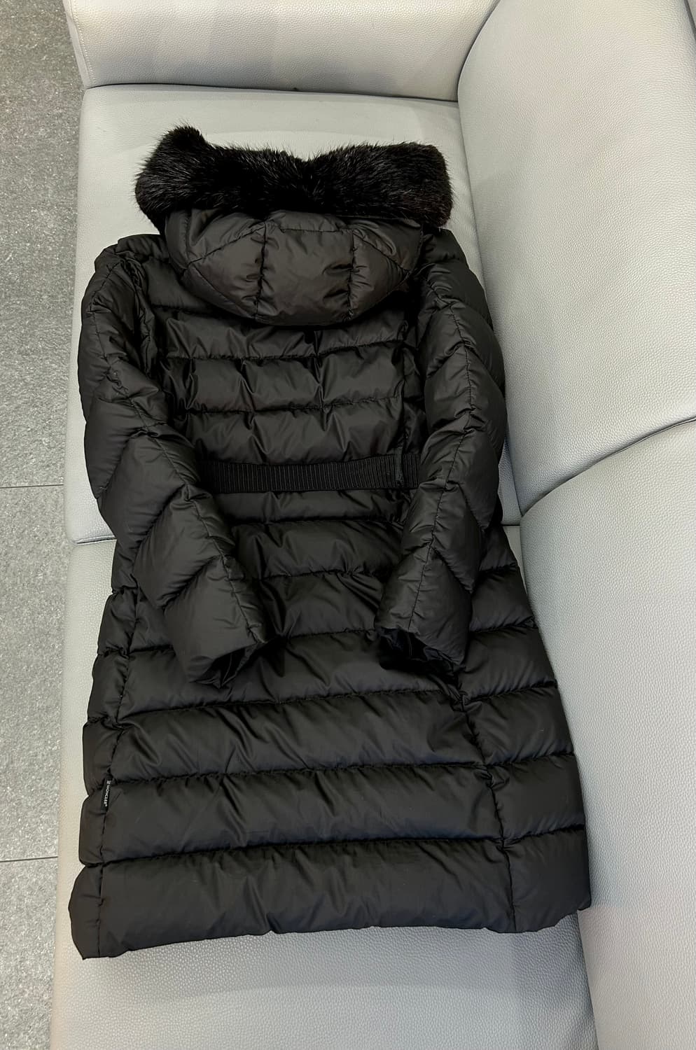 몽클레어 여성 비버퍼 구스 롱패딩(2/66) 상품이미지6