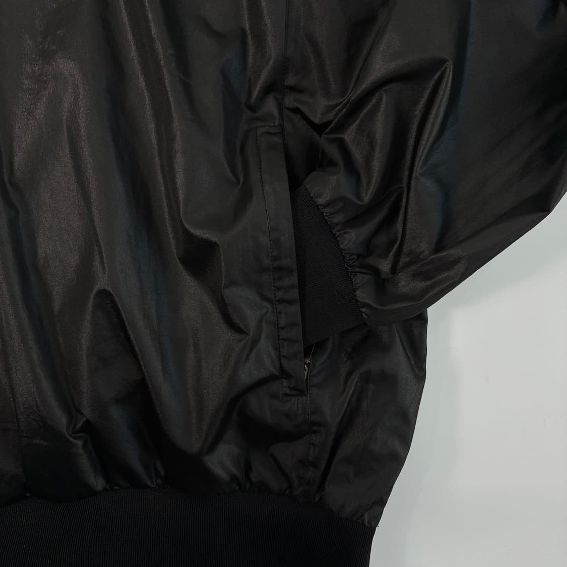 Adidas  아디다스 글로시 하프버튼 블랙 웜업 맨투맨 상품이미지4