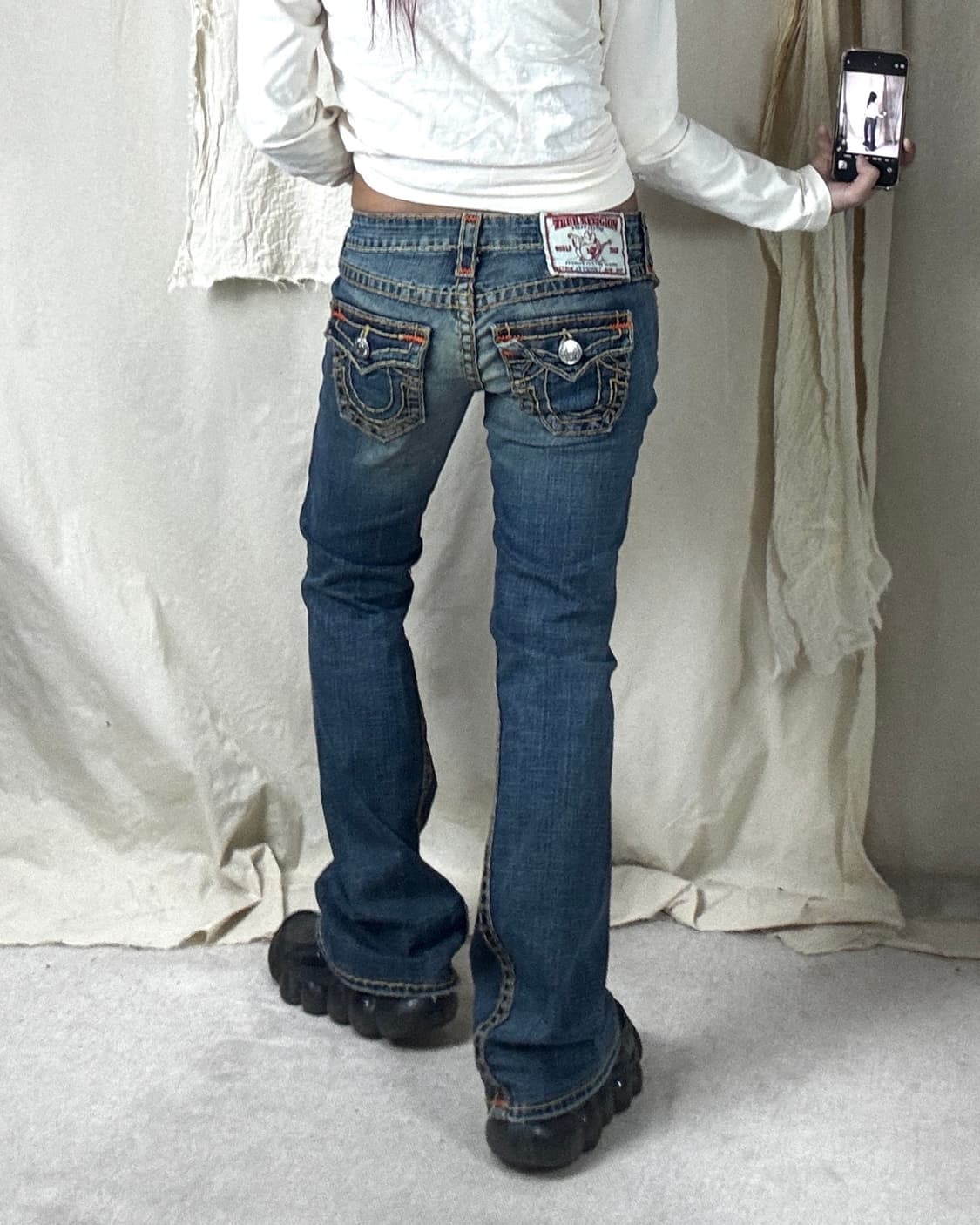 트루릴리젼 스티치디테일 플레어진 상품이미지2