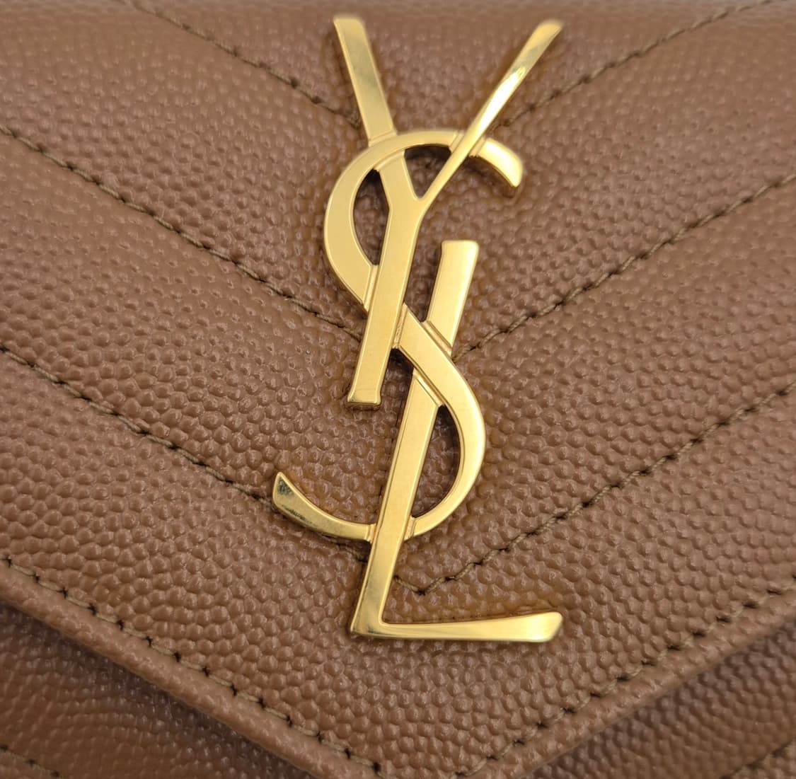 [중고명품셀렉트]생로랑 마틀라세 엔벨로프 금장 카드지갑 상품이미지10