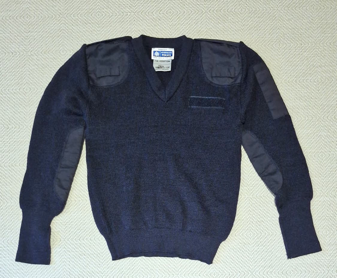 런던 경찰 스웨터 새상품급 상품이미지3