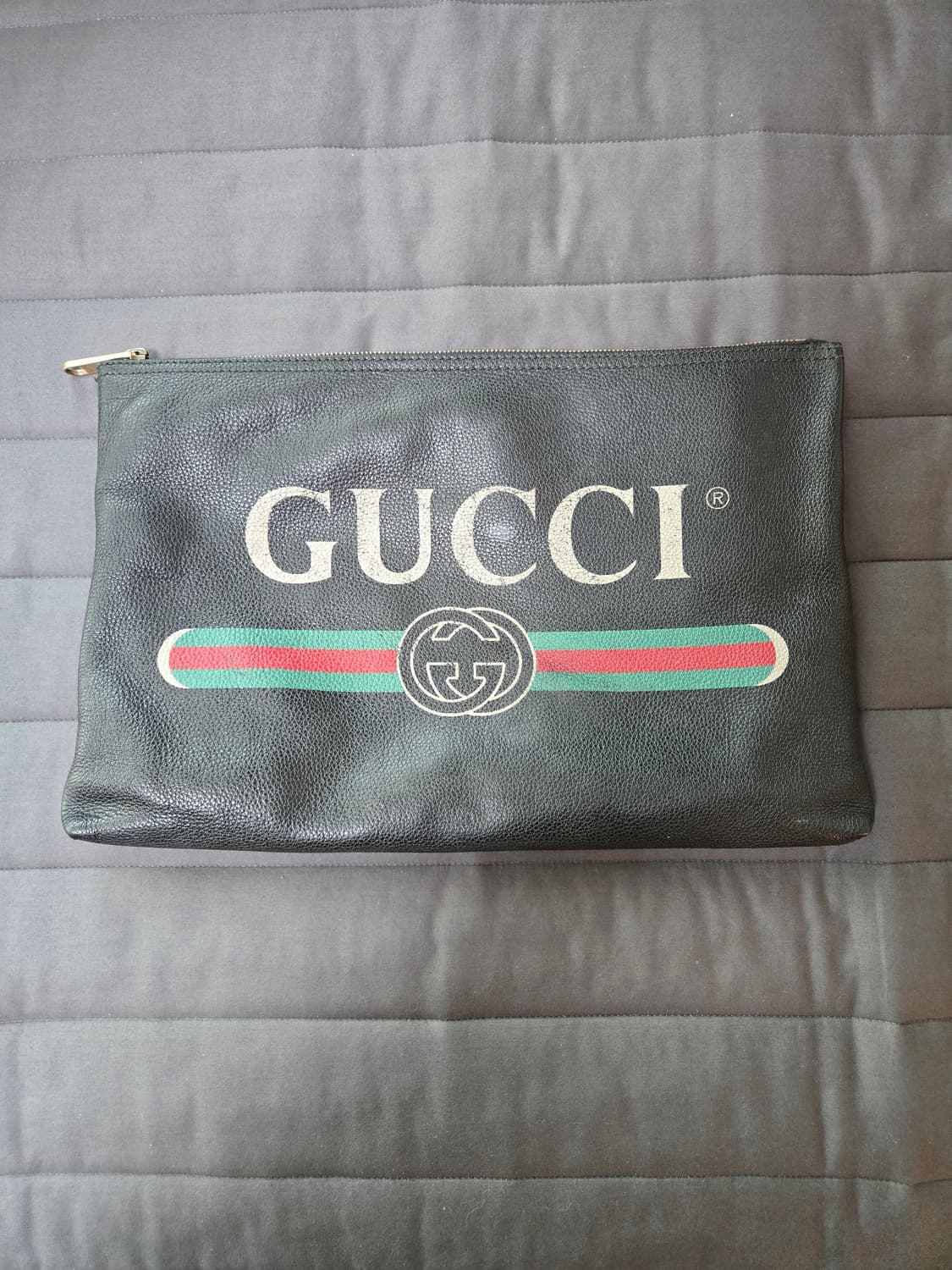 구찌 로고 프린트 레더 파우치 
포트 폴리오 클러치백 남녀공용 상품이미지1