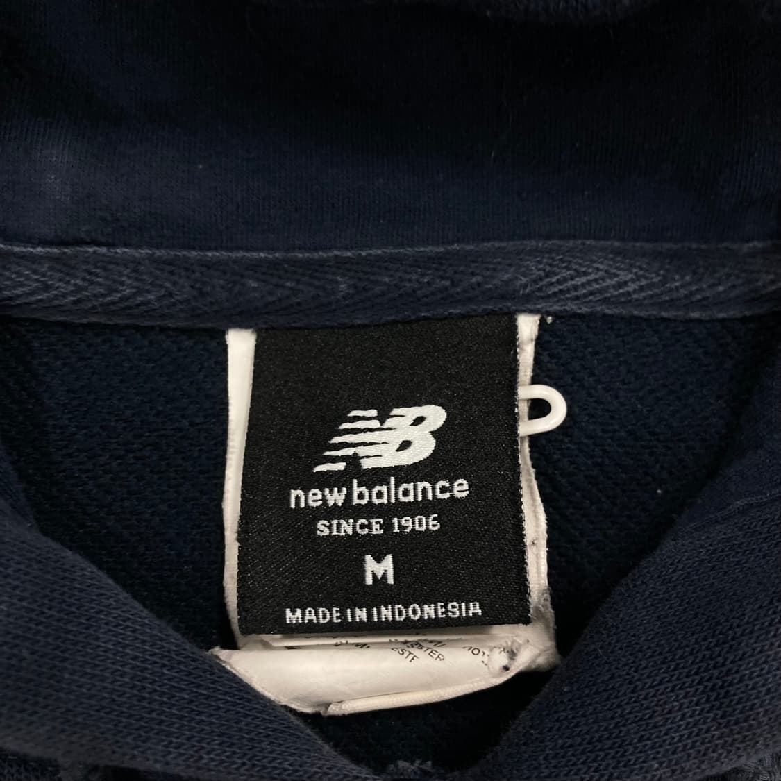뉴발란스 네이비 컬러 빅로고 후드티 상품이미지3