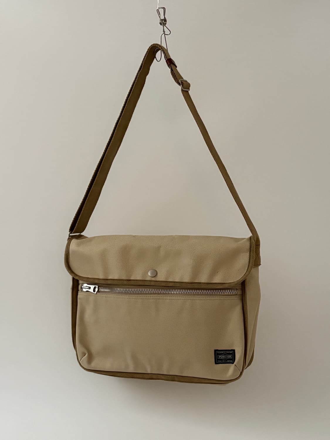 Creel Shoulder Bag (Beige) 상품이미지1