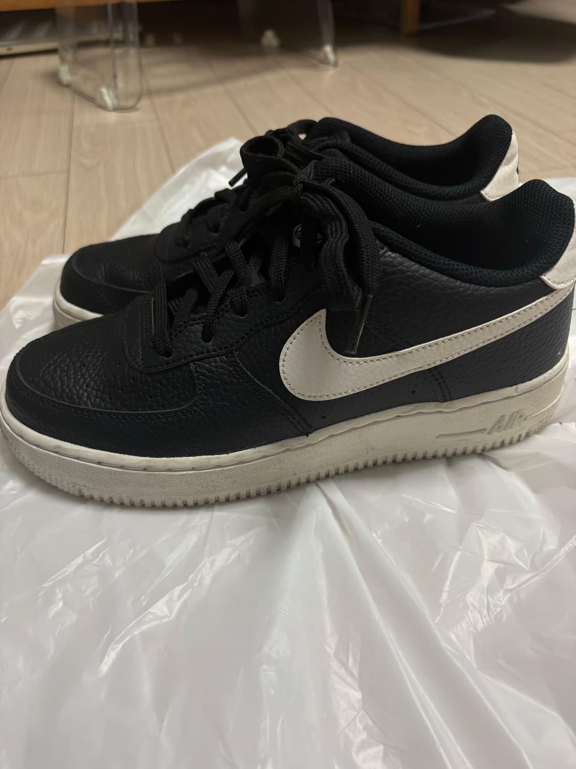 나이키 에어포스1 로우 검흰 상품이미지1