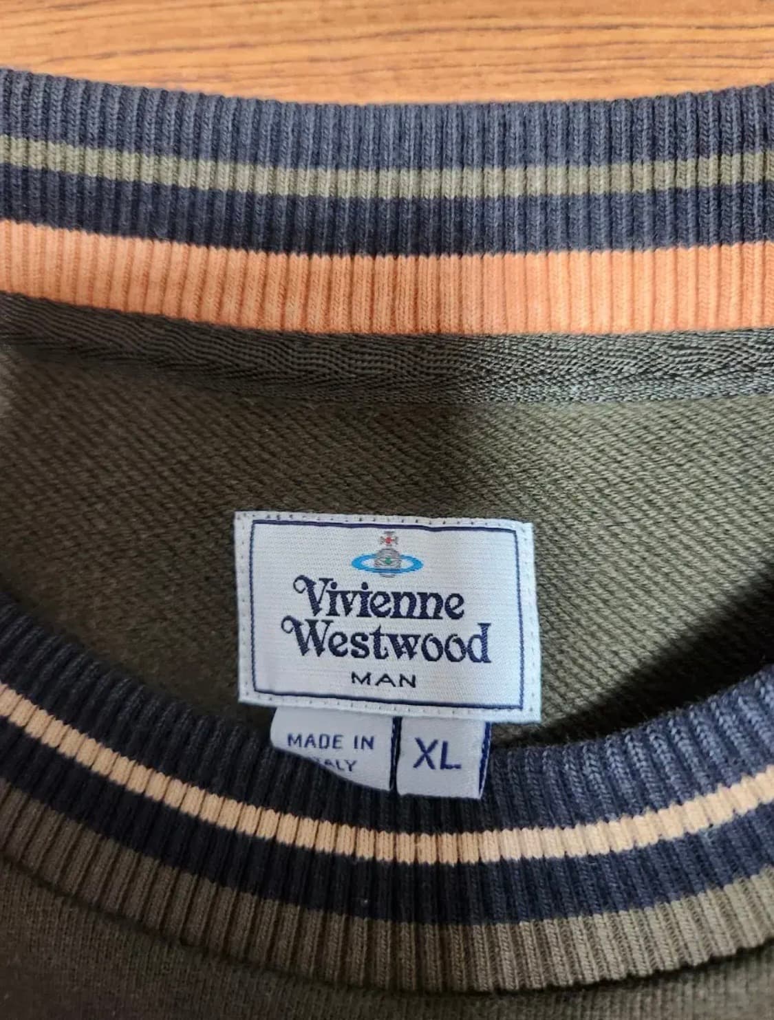 비비안웨스트우드 올리브 맨투맨 XL 상품이미지3