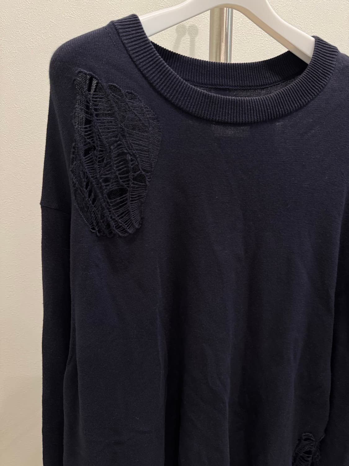 솔로이스트 24ss 데미지 크래쉬 스웨터 상품이미지3