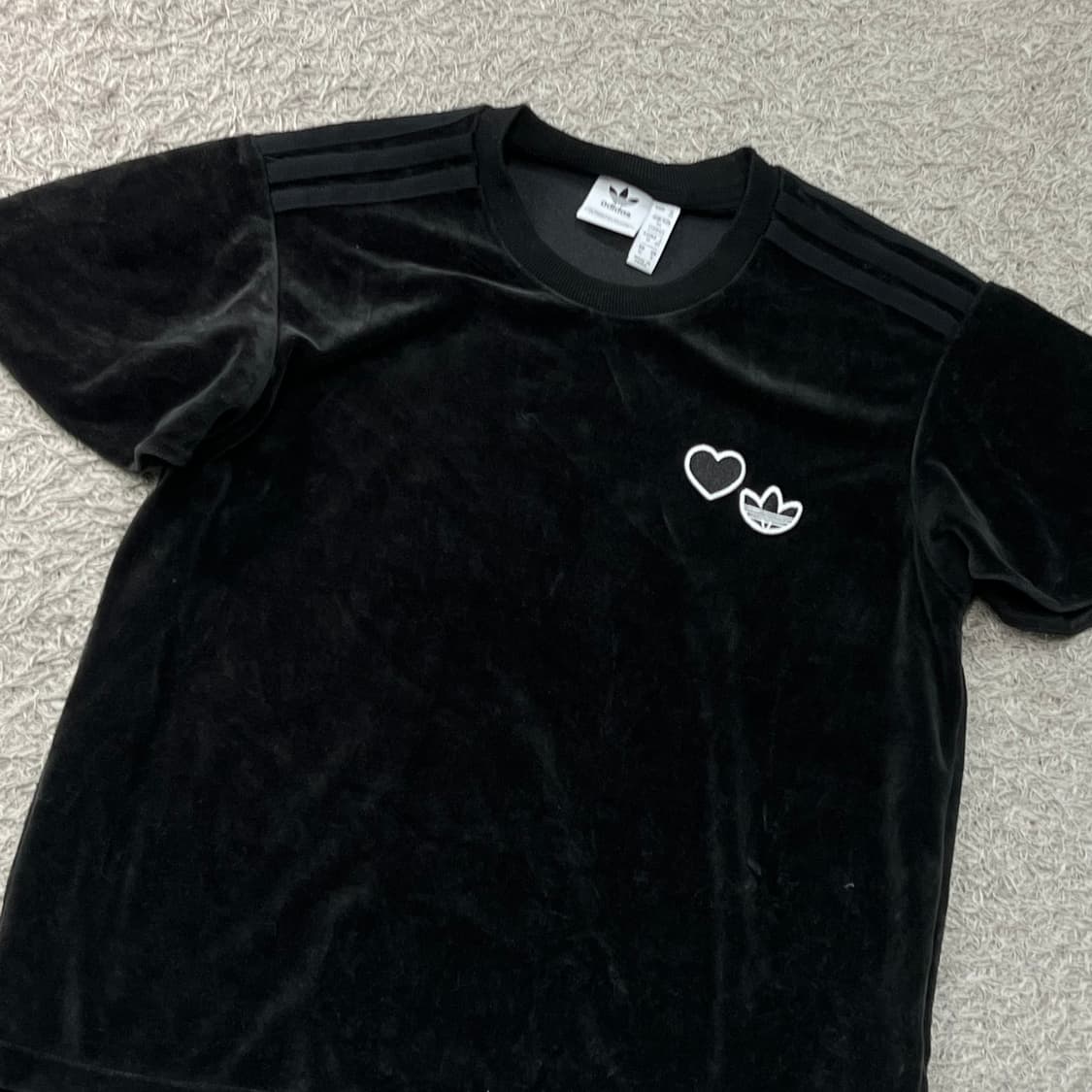 [우먼95] 아디다스 벨벳 반팔티 상품이미지1