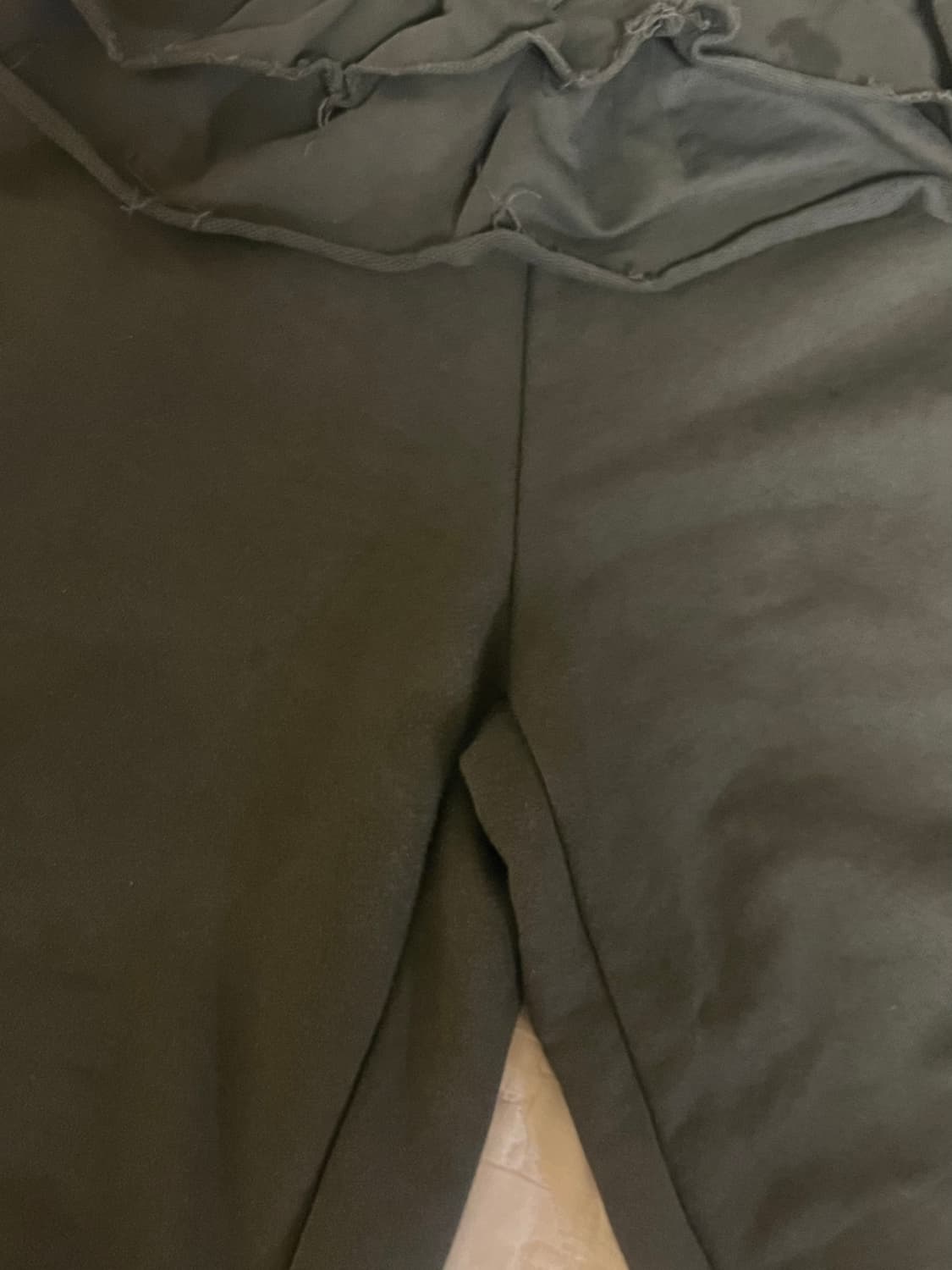 허그유어스킨 프릴 스커트 조거팬츠 차콜 상품이미지3