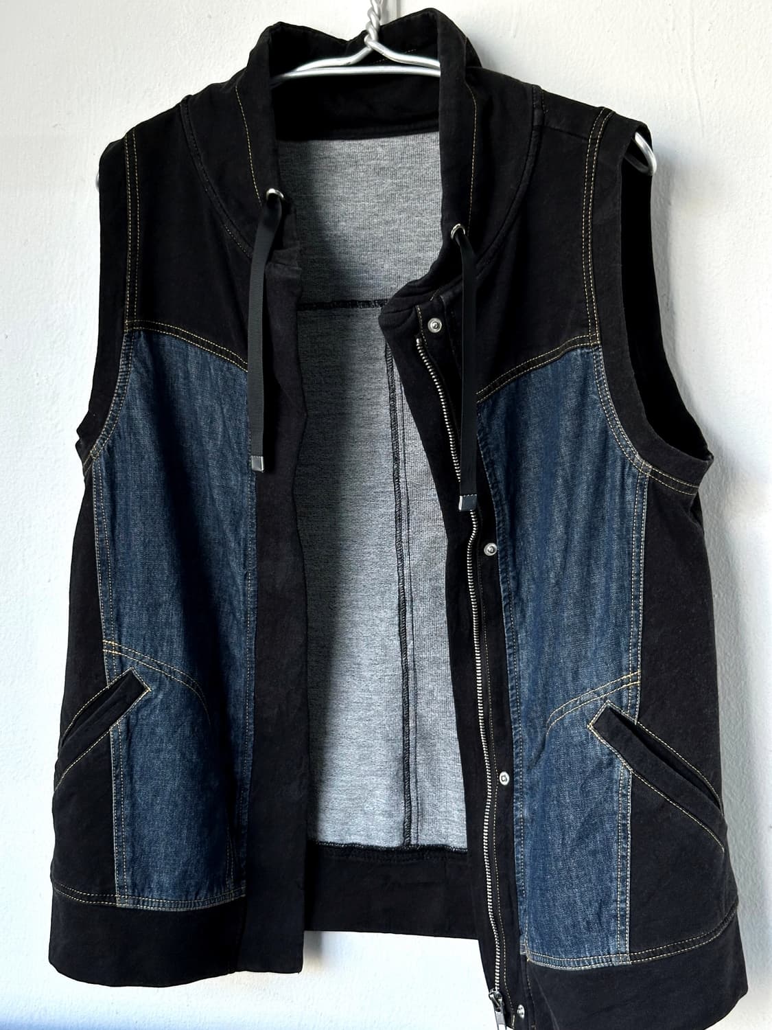 Stretched panel fabric design vest 상품이미지4