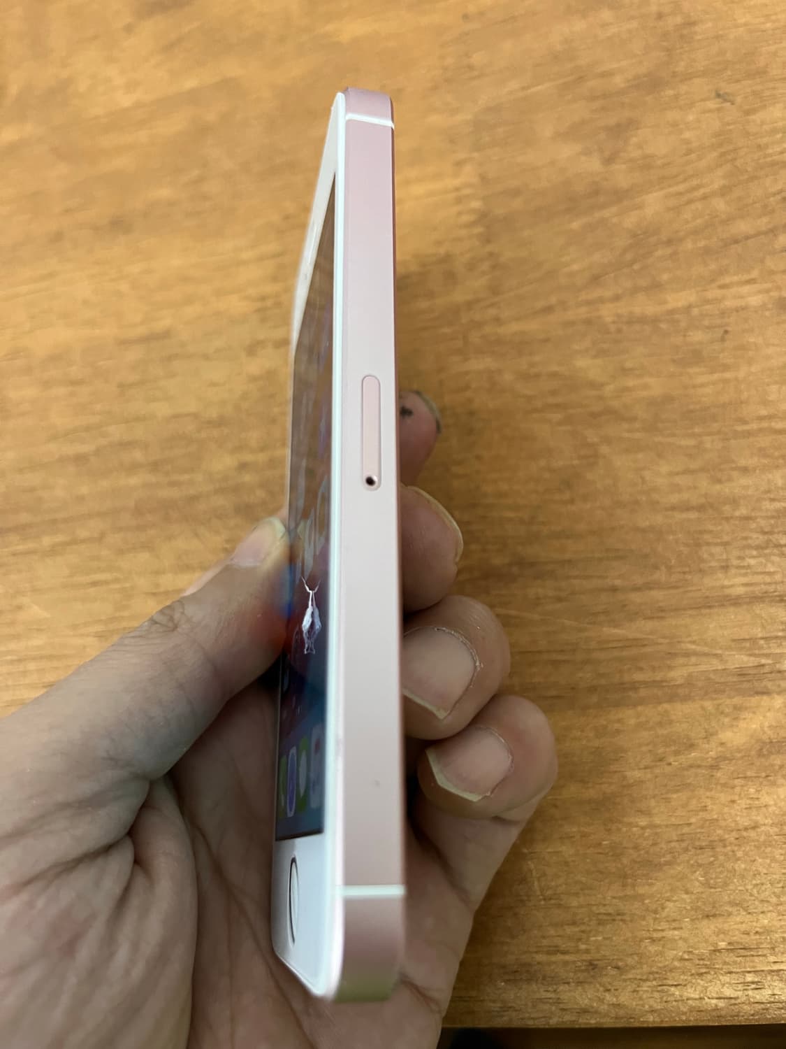 아이폰SE로즈골드64GB 상품이미지3