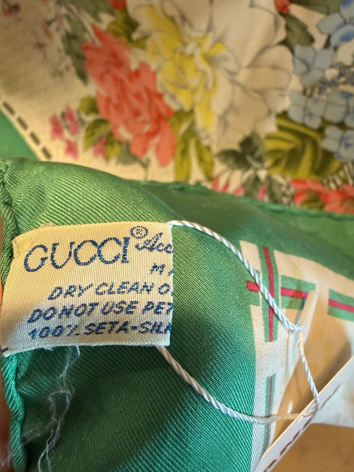 구찌 실크 스카프 플로럴 보타닉 패턴 클래식 라인 상품이미지5