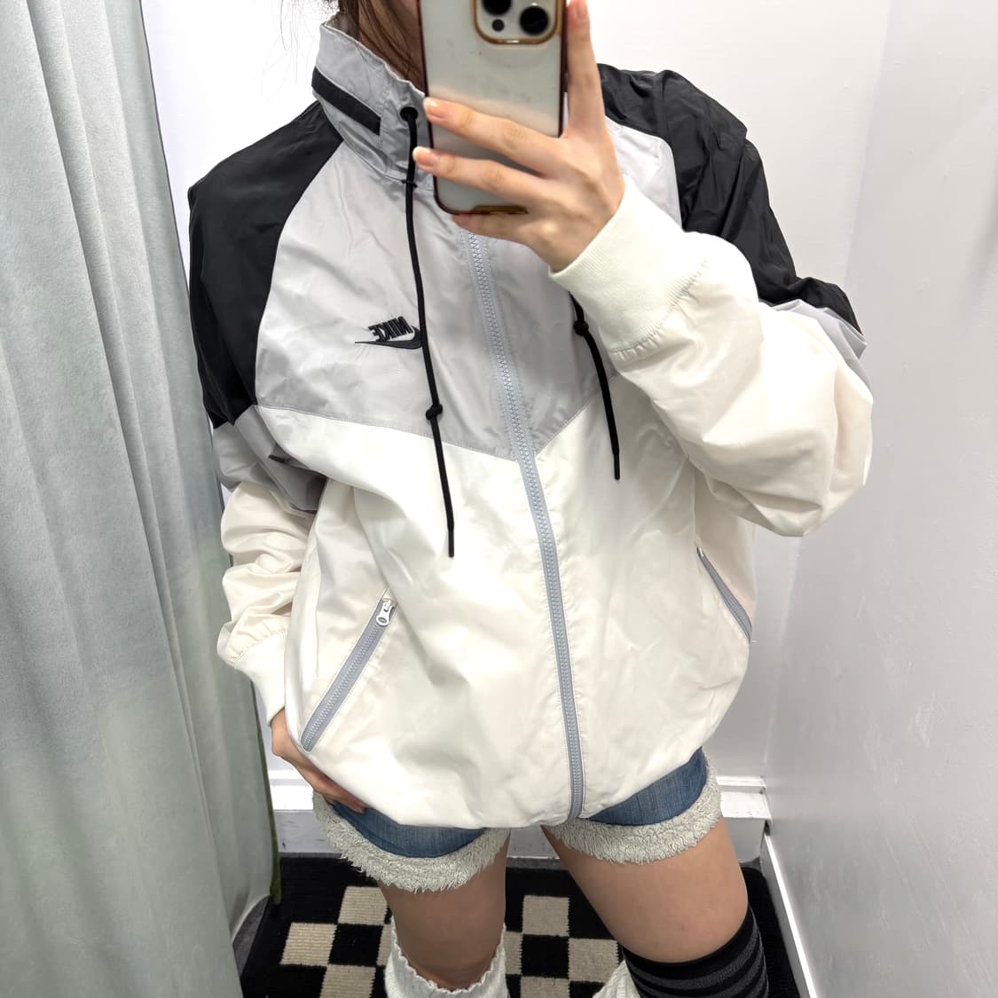 나이키 블랙화이트 바람막이 상품이미지2