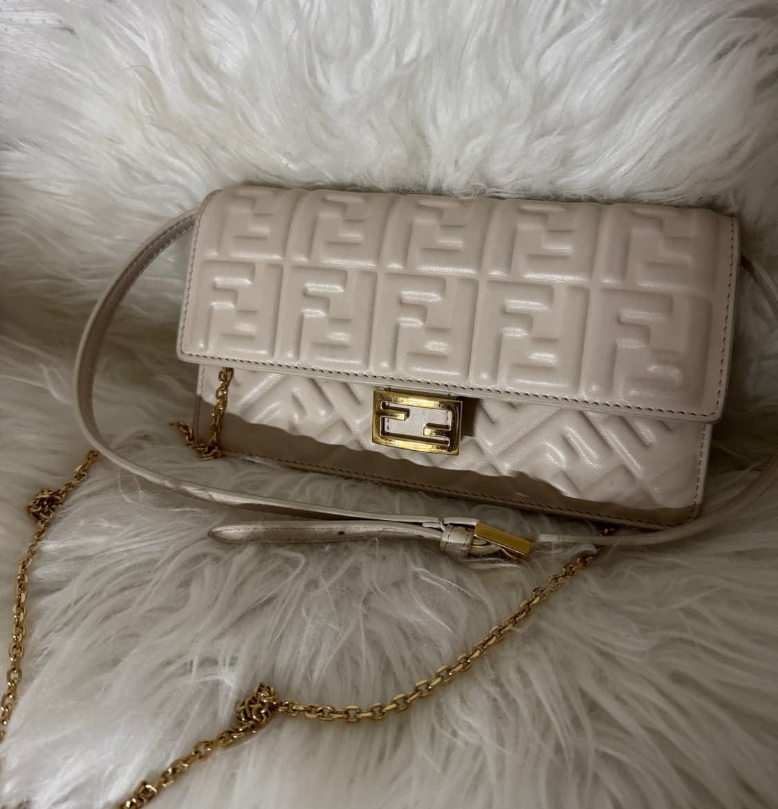펜디 FF 모티브 체인 바게트 월렛 화이트 가방 상품이미지1