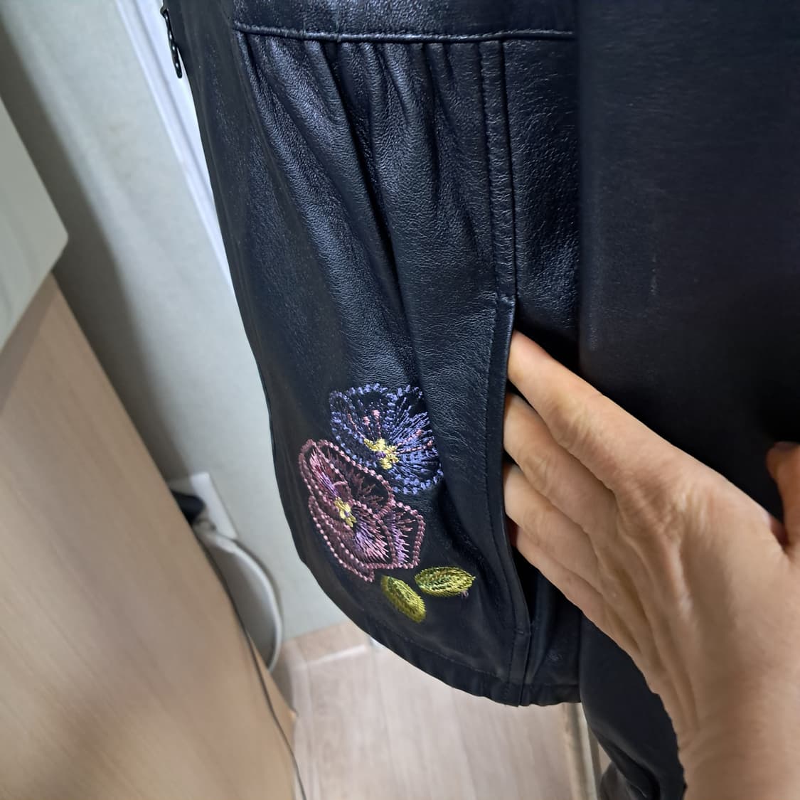 블랙 양가죽 자수 리얼가죽 자켓 55사이즈 상품이미지7