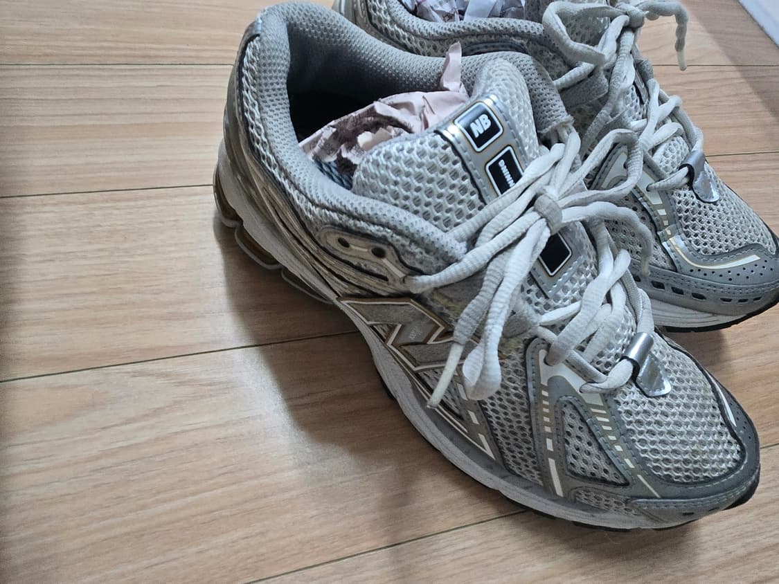 뉴발란스 1906 운동화 사이즈 230 상품이미지1